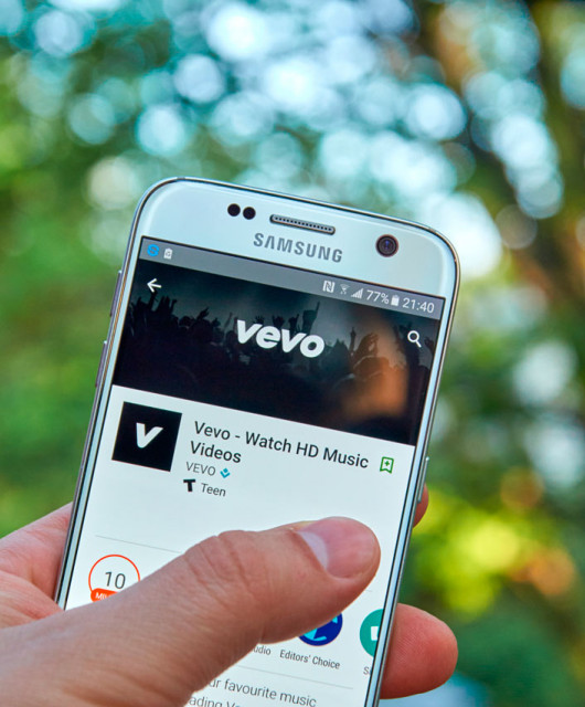 Хакеры испортили самые популярные музыкальные видеоклипы на Vevo